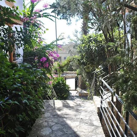 Diana Aparts Aparthotel